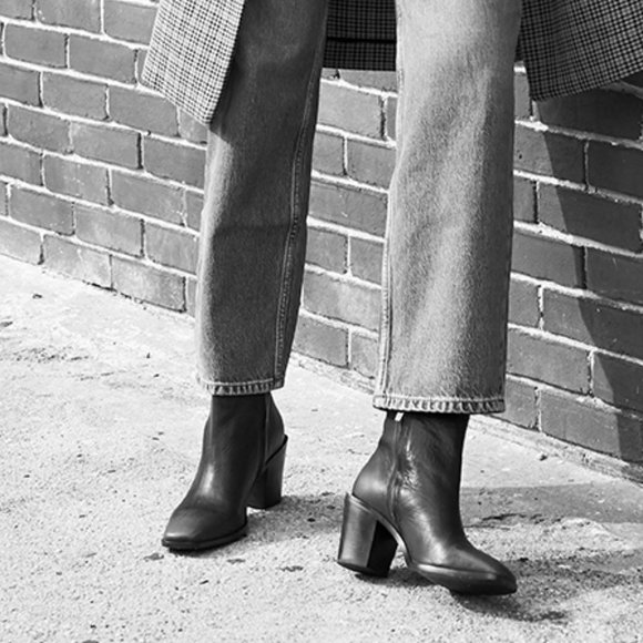 Frye Shoes - NEW Frye Georgia Bootie in Black pebbled leather size 8.5